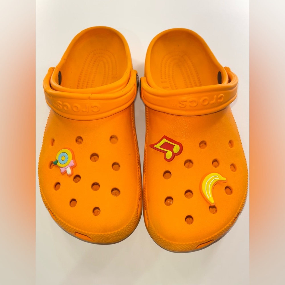 Bright Orange Crocs clog with charms #Crocs
Size : 7M/9W
